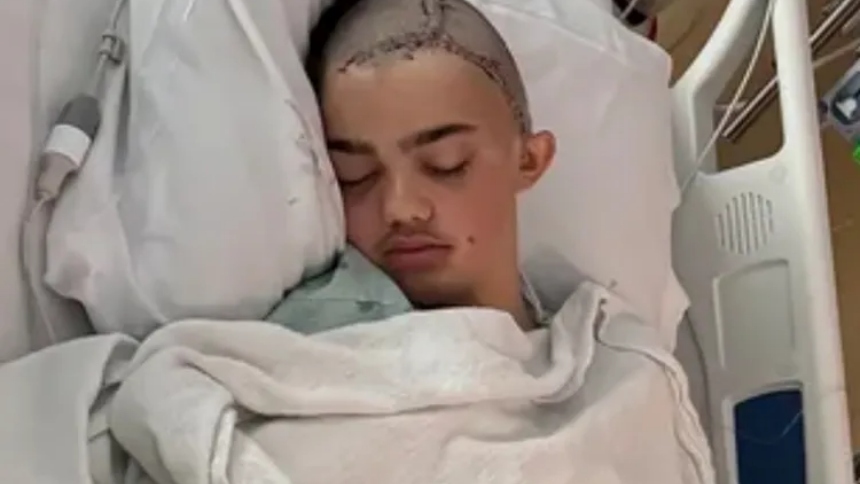 Un trágico incidente ocurrido en una escuela secundaria de Kilgore, en Texas (EEUU), ha conmocionado a la comunidad educativa, cuando Lukas Hardeman, un estudiante de 14 años, fue brutalmente atacado por otro alumno tras hacer una broma aparentemente inofensiva.  