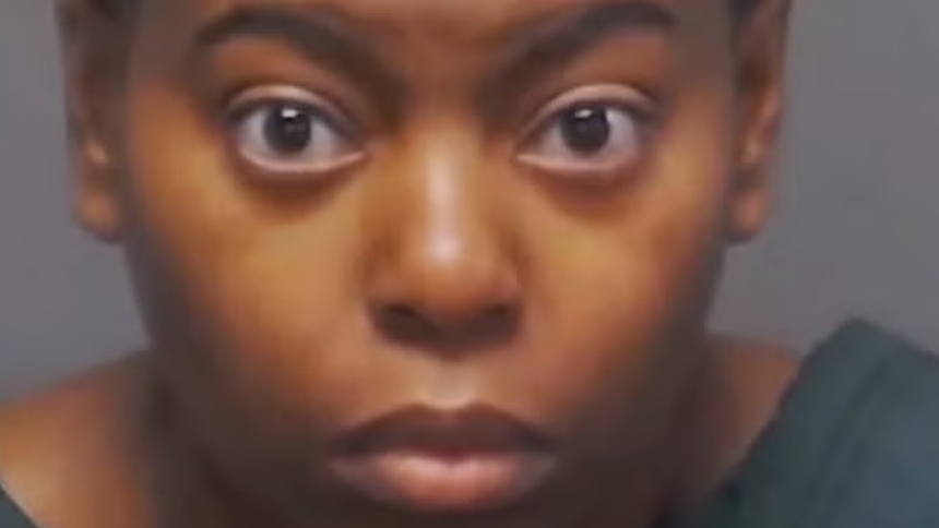 Una tragedia estremeció a la comunidad de San Antonio, en Texas, cuando dos niños, Sevani Stevenson de seis años, y su hermana Miyani Islar de tres, fueron encontrados sin vida dentro de un carro expuesto al intenso calor.  