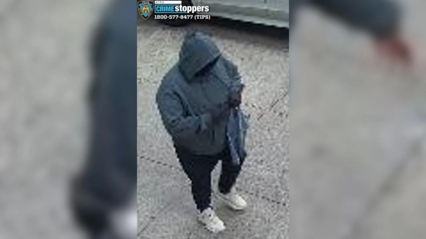 Un hombre de 99 años fue víctima de un brutal asalto en el vecindario de Washington Heights, en Nueva York (EEUU), donde un delincuente armado le robó 20.000 dólares en efectivo.  
