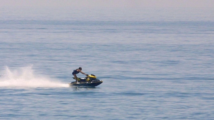 Un ciudadano estadounidense perdió la vida en un trágico accidente marítimo ocurrido cerca de Paradise Island, en las Bahamas, mientras conducía una moto de agua.   