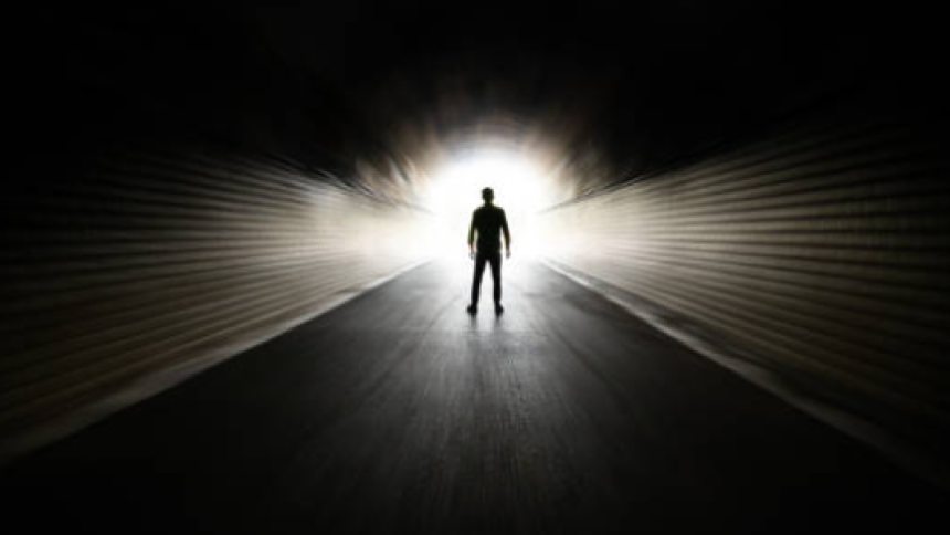 Estudio científico determinó por qué vemos túneles, luces y seres queridos cuando tenemos experiencias cercanas a la muerte