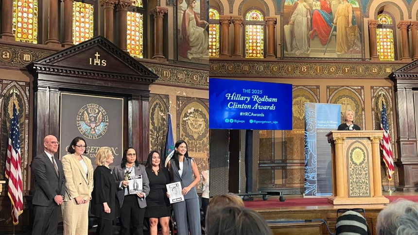 En una ceremonia celebrada este martes, 14 de octubre, en el Instituto para la Mujer, la Paz y la Seguridad de la Universidad de Georgetown, la exsecretaria de Estado de EE UU Hillary Clinton, se entregó el prestigioso Premio Hillary Rodham Clinton a un grupo de mujeres venezolanas que han sido presas políticas.  