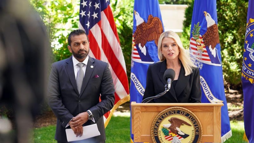 La fiscal general de Estados Unidos, Pamela Bondi, anunció este martes, 28 de octubre, que su equipo inició una investigación formal sobre el presunto uso del dispositivo de firma automática, conocido como autopen, por parte de la administración del expresidente de EEUU, Joe Biden, antecesor del actual mandatario, Donald Trump.  