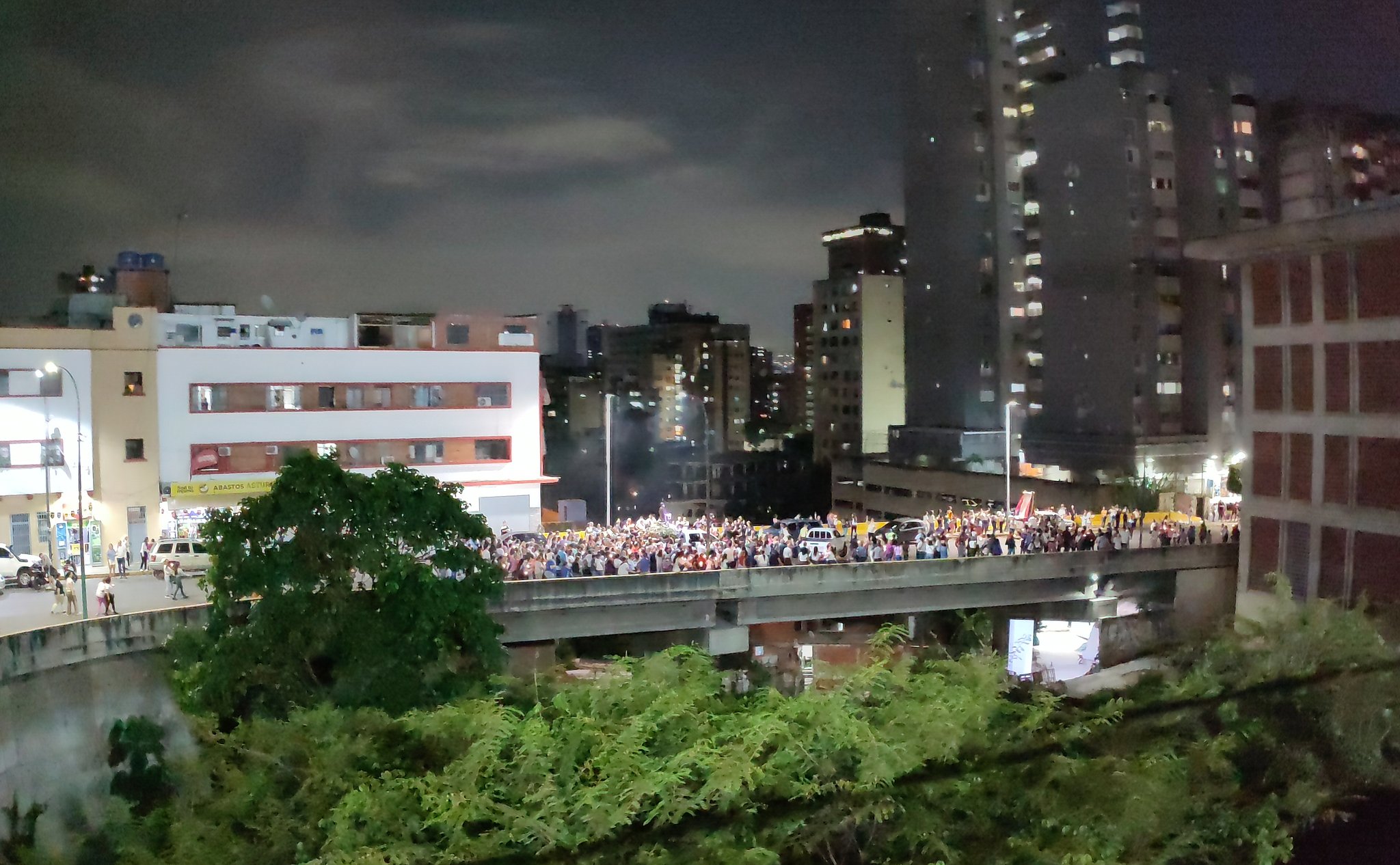 Caraqueños realizaron "Ruta Nocturna" en honor a José Gregorio y Carmen Rendiles rumbo a su canonización