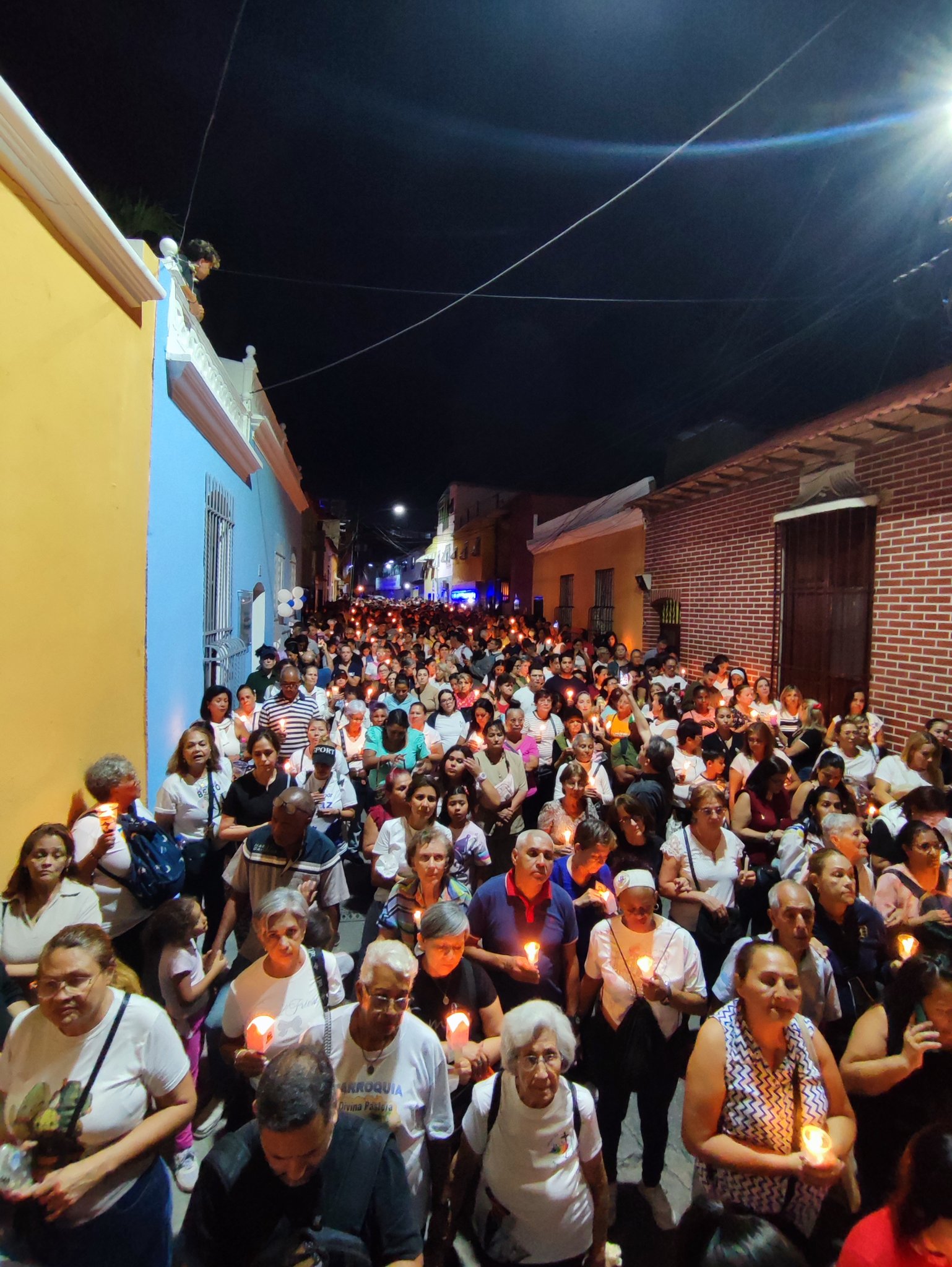 Caraqueños realizaron "Ruta Nocturna" en honor a José Gregorio y Carmen Rendiles rumbo a su canonización
