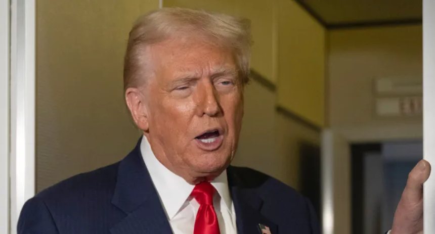 El presidente de Estados Unidos, Donald Trump, anunció este domingo que planea pagar una bonificación de 2.000 dólares a los estadounidenses, gracias a lo recaudado por su política de aranceles.