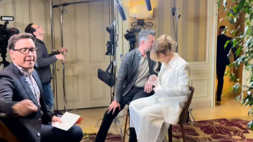 ¿Desplante? El video que generó polémica en redes sobre la actitud de JLo con el presentador venezolano Raúl González