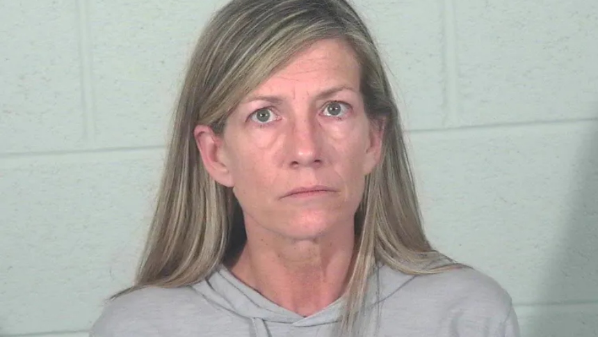 La maestra Debra McGillem, de 49 años, quien impartía clases de lengua y literatura en la Angola High School, en Indiana (EEUU), terminó detenida luego de que dos alumnos consumieran gomitas con THC —el componente psicoactivo del cannabis— creyendo que se trataba de simples caramelos.  