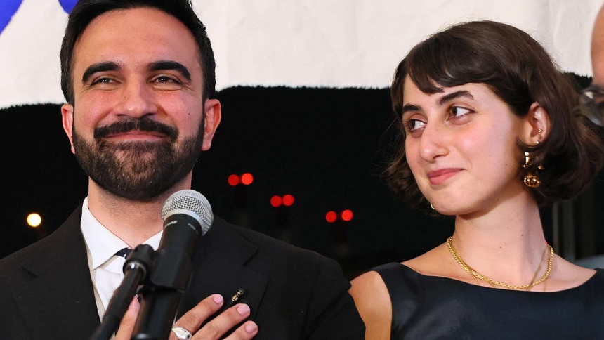 La elección de Zohran Mamdani como alcalde de Nueva York no solo marca un hito político por ser el primer musulmán en ocupar el cargo, sino que también introduce a Rama Duwaji como primera dama, una figura que promete renovar la imagen institucional con sensibilidad artística y multicultural.  