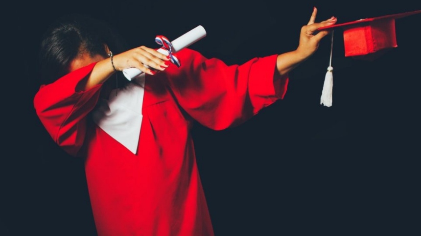 El Departamento de Educación de Estados Unidos anunció que, a partir de julio de 2026, varias carreras dejarán de ser consideradas “grados profesionales”.