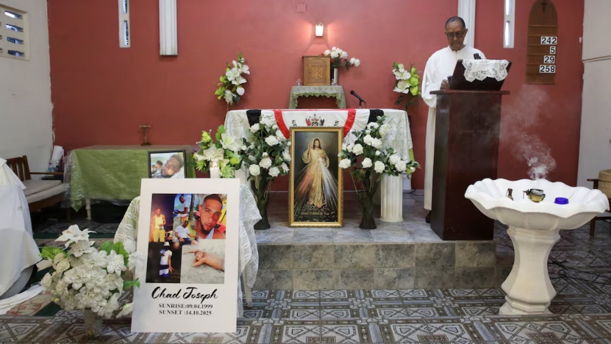 La administración del presidente de los Estados Unidos, Donald Trump, enfrenta su primer desafío judicial por los ataques con misiles ejecutados contra embarcaciones en el Caribe y el Pacífico, luego de que familiares de dos hombres trinitarios presentaran una demanda por homicidio culposo en una corte federal de Boston. 