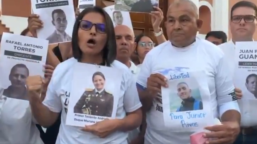 VIDEO: Madre de teniente de la GNB detenida denunció que la tienen en El Rodeo I, cárcel exclusiva para hombres