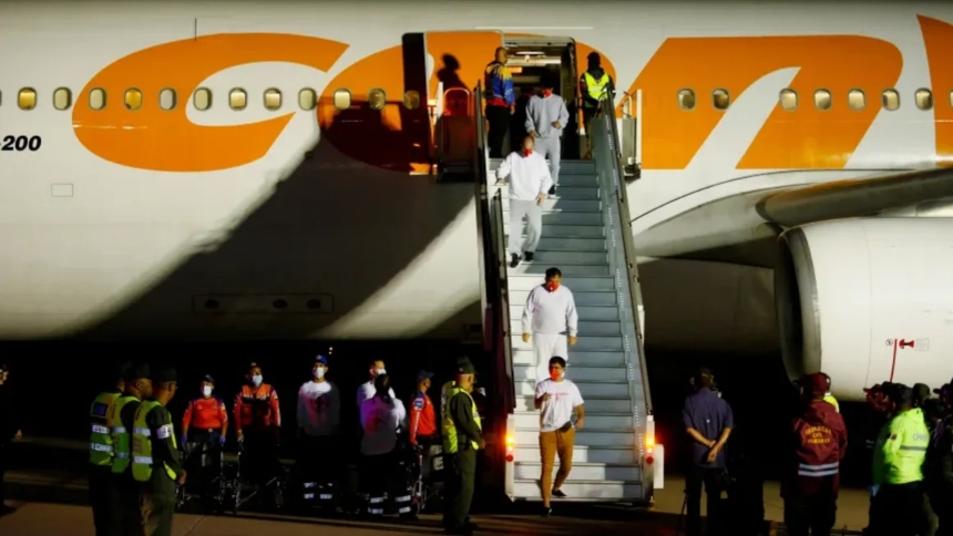 El Gobierno de Estados Unidos aseguró que desconoce el paradero de 137 venezolanos deportados en 2025 bajo la Ley de Enemigos Extranjeros, según declaró el secretario de Estado, Marco Rubio, en un documento judicial.  