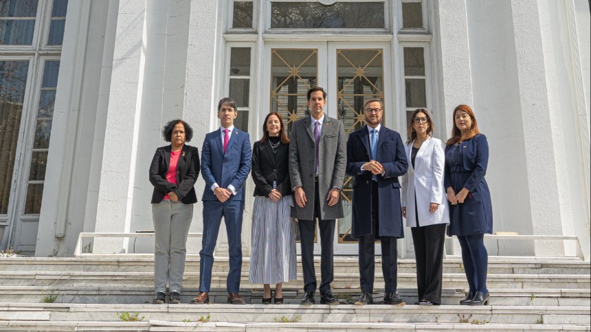 FOTOS: Delegación venezolana retomó el control de sus sedes diplomáticas en EEUU