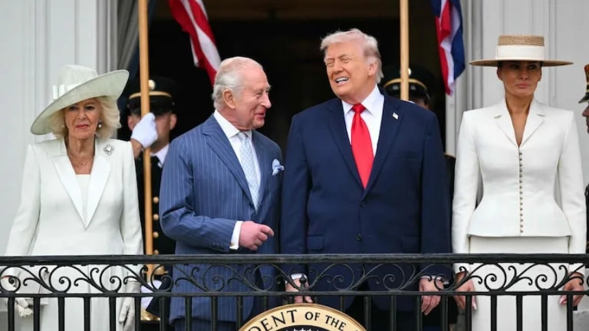 La Casa Blanca generó una oleada de reacciones este martes, 28 de abril, tras difundir en su cuenta oficial de X (antes Twitter) una fotografía del presidente de Estados Unidos, Donald Trump, junto al rey Carlos III.  