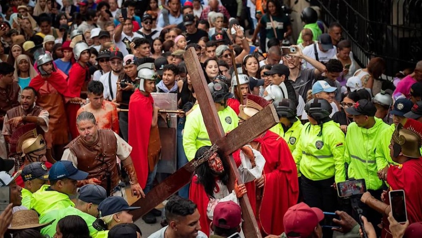 VIDEO: Así celebraron los caraqueños 40 años de tradición del viacrucis en Petare
