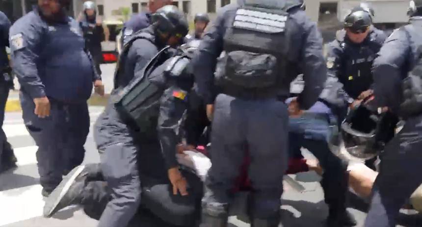 Policía