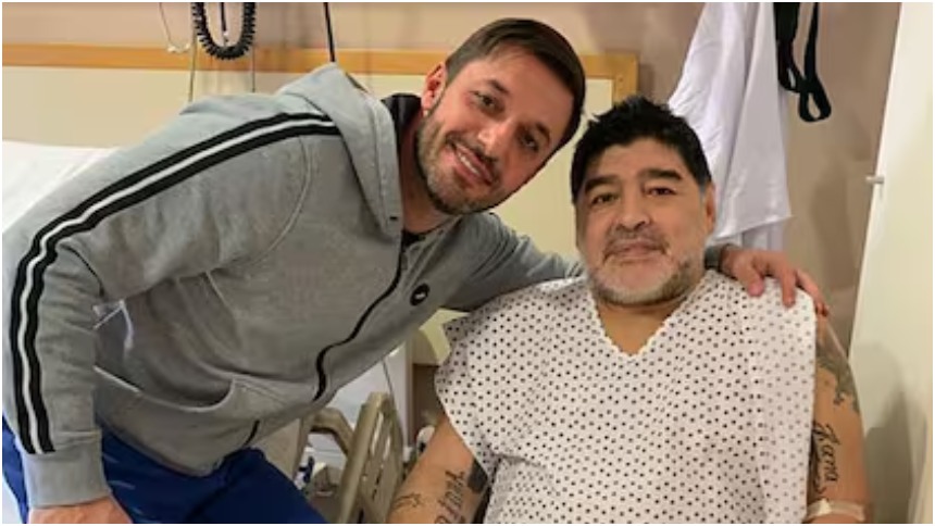 "Sedado y amarrado": Las revelaciones de médico de Maradona sobre su última 'internación'