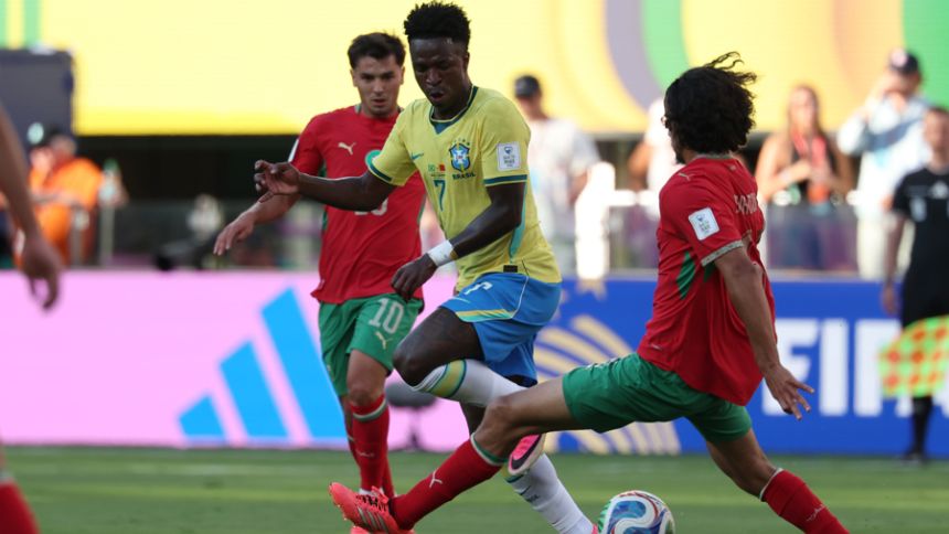 Brasil rescató un empate en su debut ante una aguerrida Marruecos