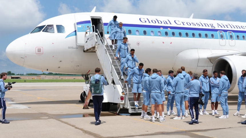 La selección de Inglaterra, que se prepara para su debut en el Mundial, está en el ojo del huracán tras revelarse que el avión en el que viajó recientemente habría sido el mismo utilizado por la administración del presidente de los Estados Unidos, Donald Trump.  