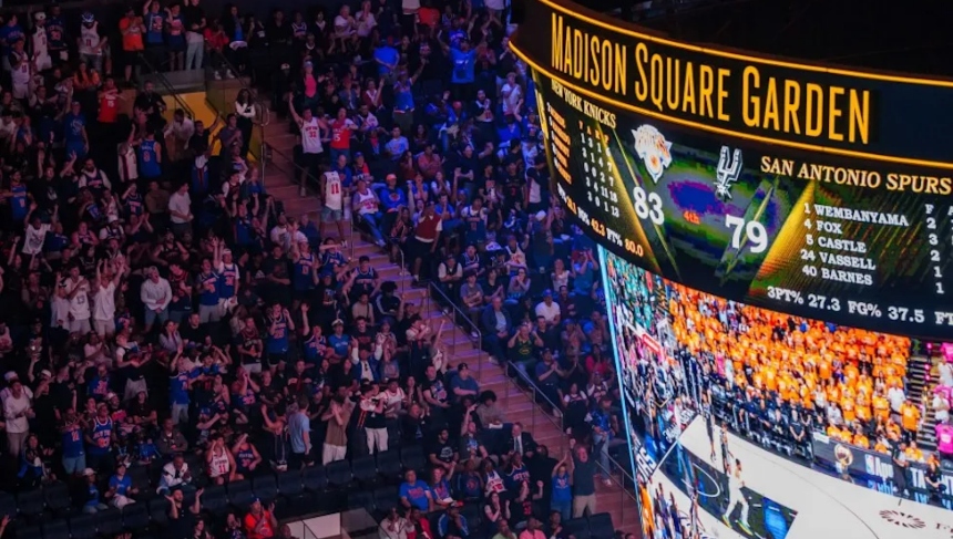 Un adolescente de 17 años permanece se debate entre la vida y la muerte, luego de haber sido brutalmente agredido en las inmediaciones del Madison Square Garden, en Nueva York (EEUU), tras el cuarto partido de las Finales de la NBA entre los Knicks y los San Antonio Spurs.