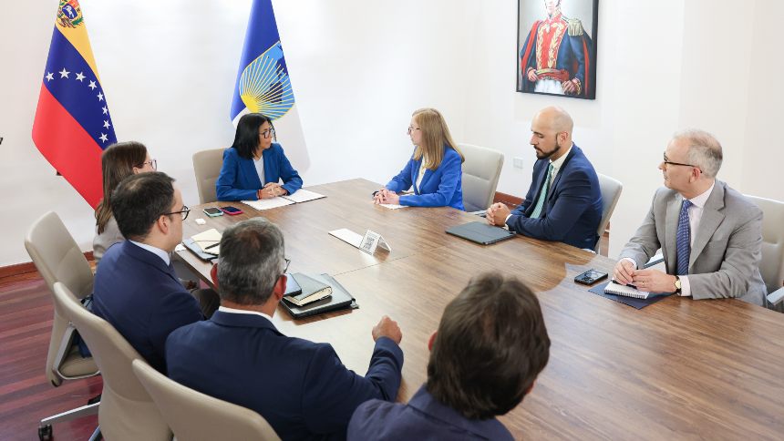 Delcy Rodríguez recibió a directivos del BID para acordar una "hoja de ruta multilateral"