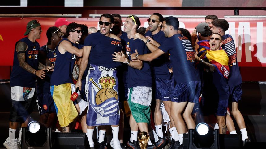 VIDEOS | Euforia en Madrid: un millón de aficionados reciben a los campeones del mundo