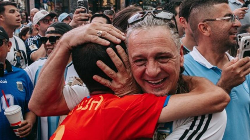 A horas de la final del Mundial, en Times Square se habla español