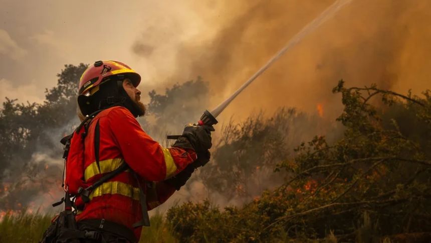 EN ESPAÑA: Incendios forestales en el centro del país consumen unas 25.000 hectáreas y obliga a la evacuación de 73.000 personas