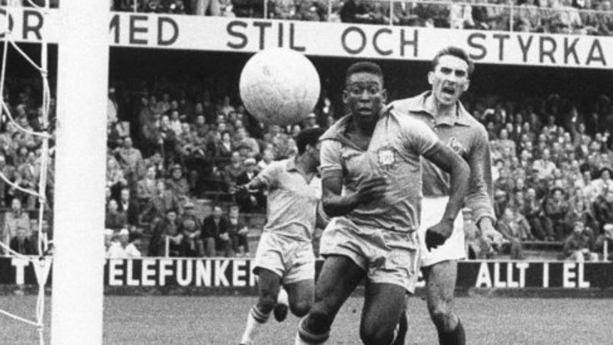 Camiseta que Pelé usó en final del Mundial de 1958 fue subastada por millonaria cifra