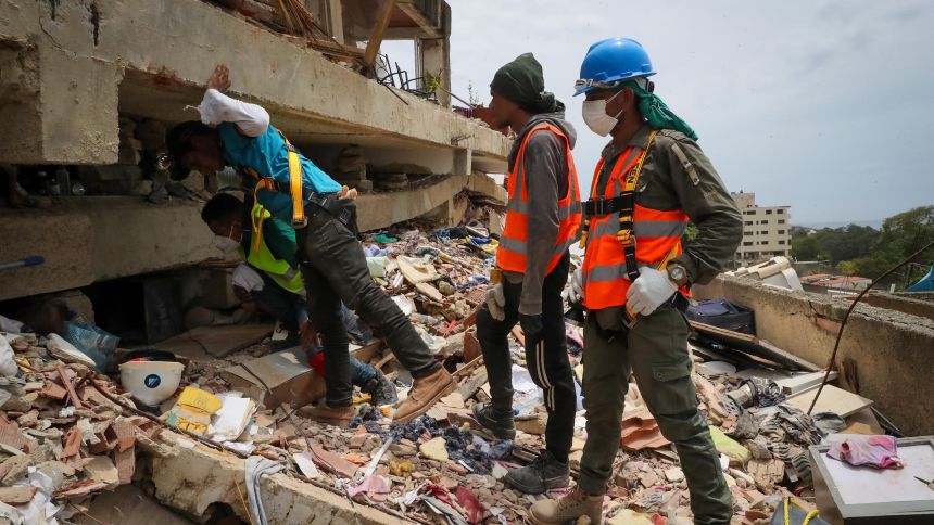 Ascienden a 100 los portugueses muertos tras los terremotos en el país