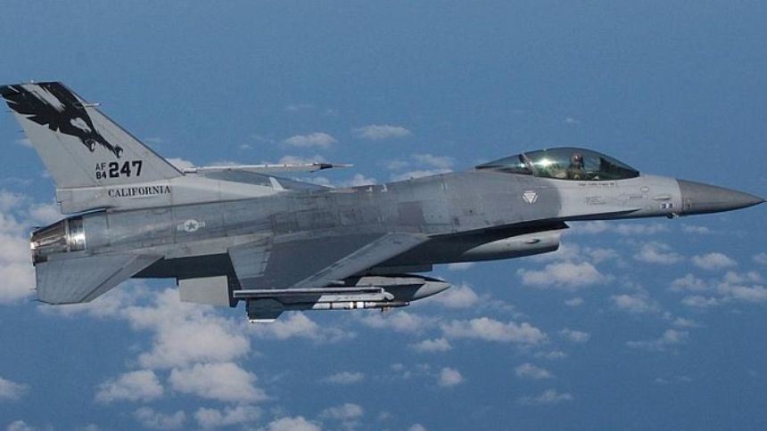 EN VIDEO: Aviones de combate interceptaron aeronaves que sobrevolaron club donde Trump pasaba el fin de semana