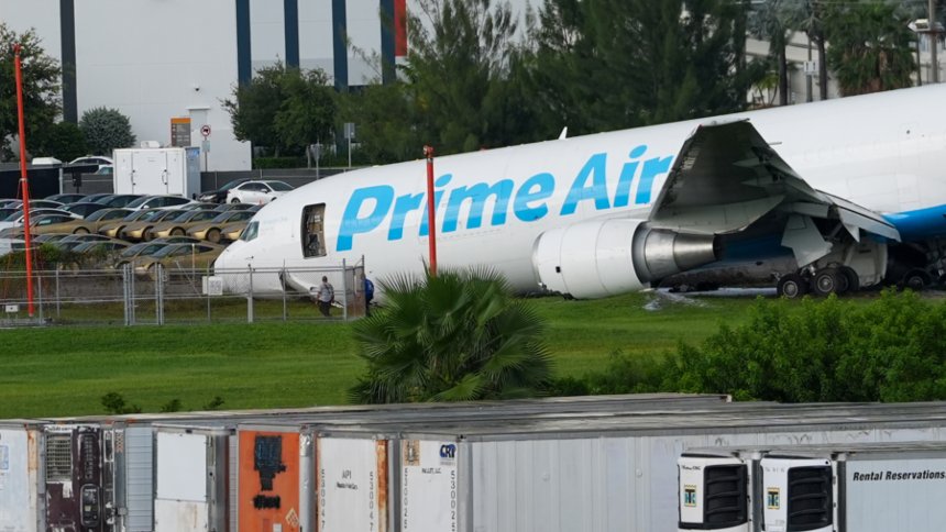 Sobreviviente de accidente del avión que se salió de la pista en Miami demandó a Amazon