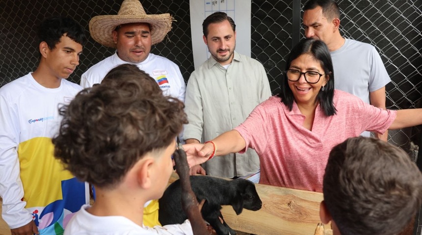 Delcy Rodríguez destacó la importancia de los acuerdos con Surinam. Foto cortesía Prensa Presidencial